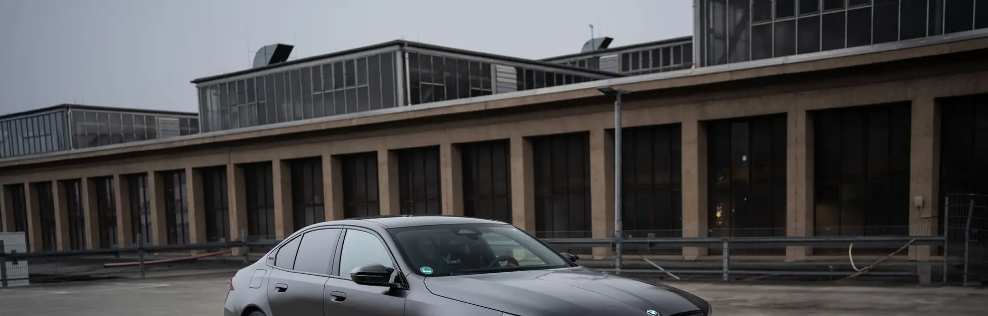 Unser BMW M5 in Frozen Black in der Frontansicht